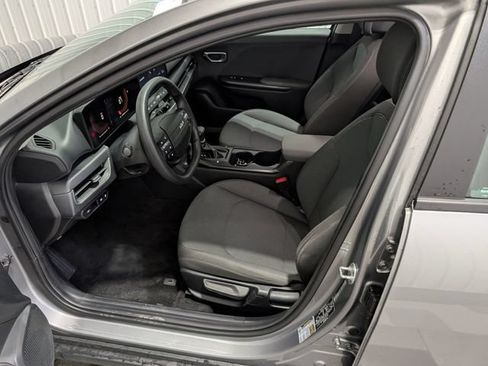 Used 2025 Kia K4 FWD image 14