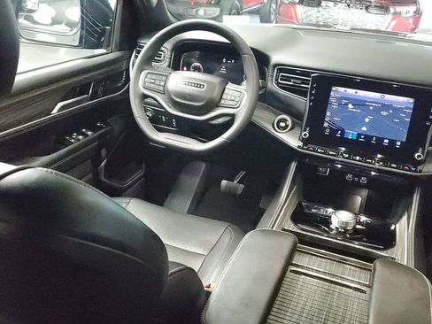 Used 2024 Jeep Wagoneer Series II w/ Flexible Seating Group RWD image 13