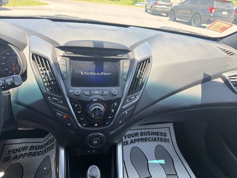 Used 2016 Hyundai Veloster Turbo FWD image 24