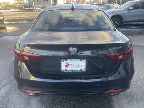 Used 2018 Alfa Romeo Giulia AWD image 6
