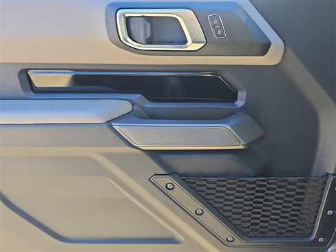 Used 2023 Ford Bronco Wildtrak image 23