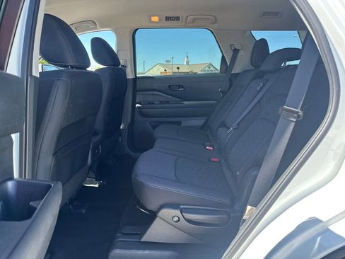 Used 2025 Nissan Pathfinder SV FWD image 12