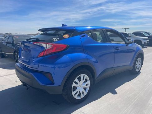 Used 2020 Toyota C-HR LE image 3