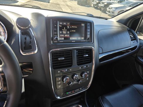 Used 2017 Dodge Grand Caravan SXT w/ Blacktop Package image 15