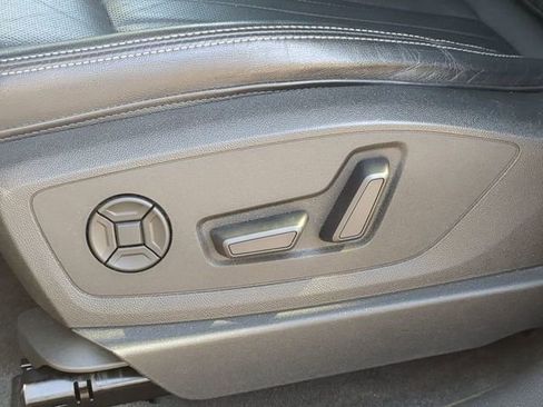 Used 2021 Audi e-tron Premium Plus w/ Premium Plus Package image 23