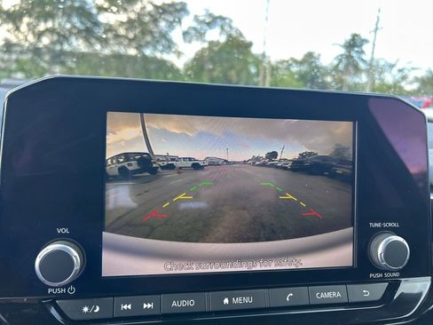 Used 2025 Nissan Pathfinder SV image 14