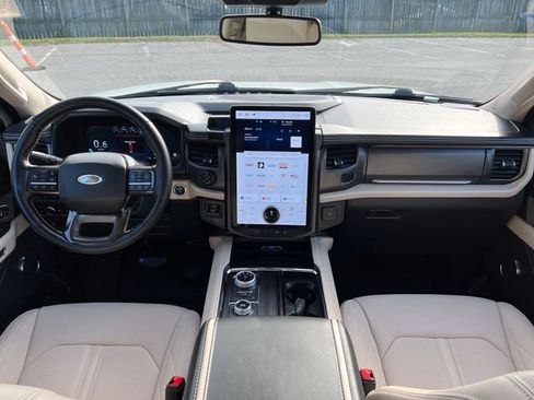 Used 2023 Ford Expedition Platinum AWD/4WD image 36