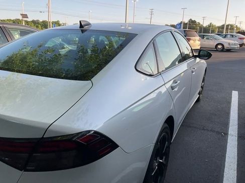 Used 2025 Honda Accord SE image 6