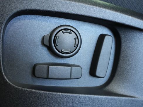 Used 2025 Land Rover Defender 110 X image 20