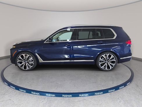 Used 2025 BMW X7 xDrive40i w/ Premium Package image 11