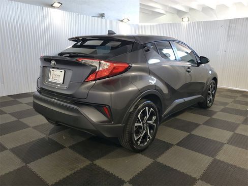 Used 2021 Toyota C-HR XLE image 6