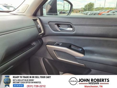 Certified 2025 Nissan Pathfinder Platinum w/ Cargo Package FWD image 8