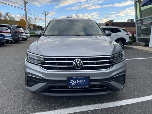 Certified 2022 Volkswagen Tiguan SE image 2