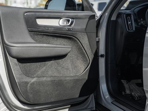 Certified 2025 Volvo XC40 B5 Plus image 37