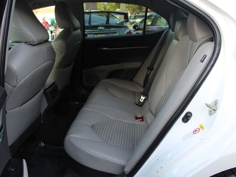 Used 2018 Toyota Camry SE w/ Audio Package FWD image 24