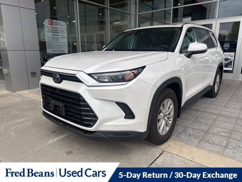 Used 2025 Toyota Grand Highlander AWD image 16