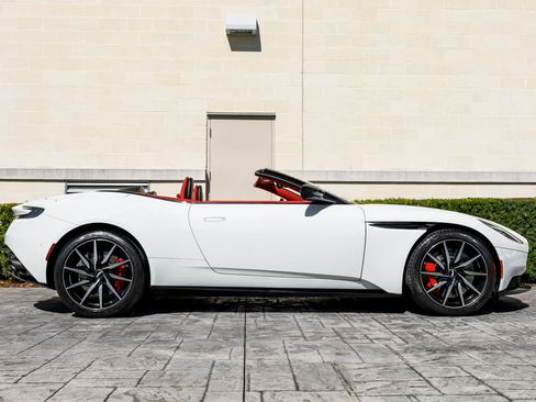 Used 2019 Aston Martin DB11 Volante image 20