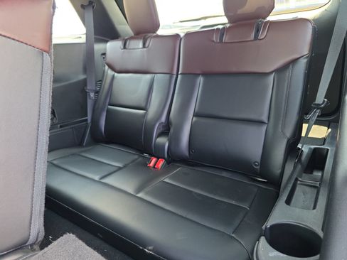 Used 2020 Ford Explorer Platinum w/ Premium Technology Package AWD/4WD image 12
