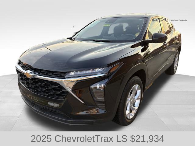 Used 2025 Chevrolet Trax LS w/ LS Convenience Package FWD image 4