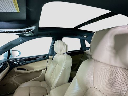 Certified 2023 Porsche Macan AWD/4WD image 14