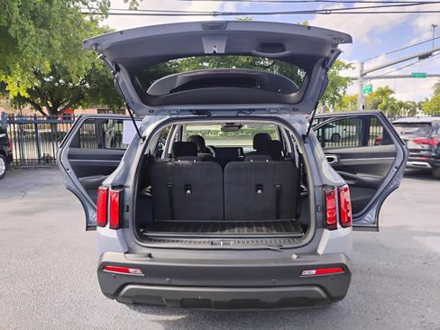 Used 2023 Kia Sorento LX image 31