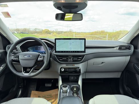 Used 2025 Ford Escape Platinum AWD/4WD image 20