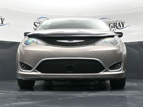 Used 2017 Chrysler Pacifica Limited w/ UConnect Theater Package image 18