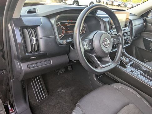Used 2024 Nissan Pathfinder S FWD image 10
