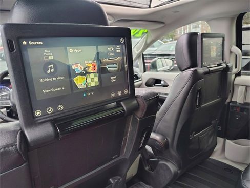 Used 2020 Chrysler Pacifica Touring-L Plus w/ Tire & Wheel Group image 32