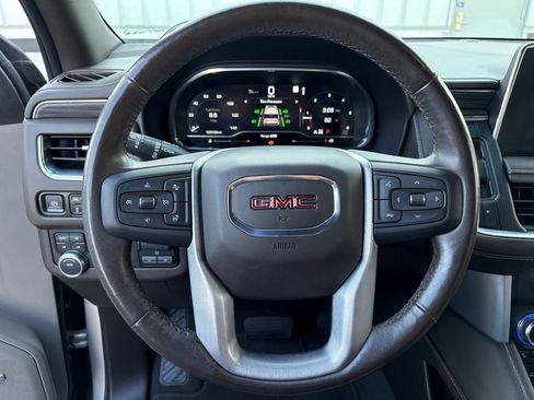 Used 2022 GMC Yukon SLT w/ SLT Premium Package image 17