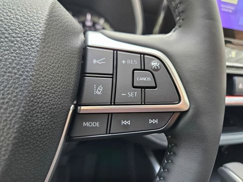 Certified 2024 Toyota Highlander XLE FWD image 20