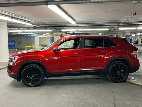 Certified 2025 Volkswagen Atlas Cross Sport SE w/ Panoramic Sunroof Package image 34