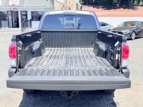 Used 2021 Toyota Tacoma TRD Off-Road w/ Technology Package AWD/4WD image 19