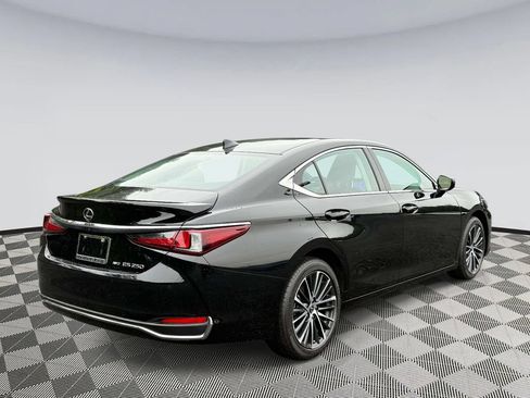 Used 2024 Lexus ES 250 w/ Premium Package AWD/4WD image 2