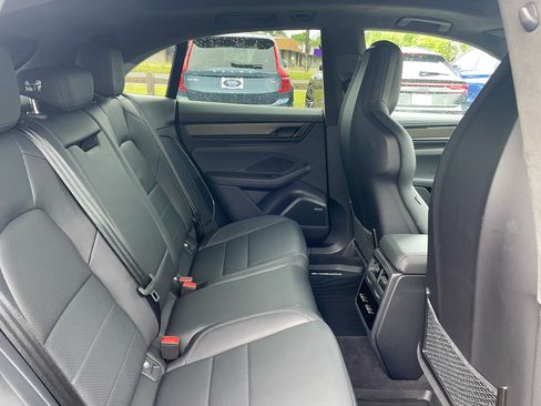 Used 2025 Porsche Macan Turbo Electric AWD/4WD image 31