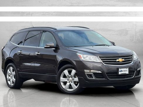 Used 2017 Chevrolet Traverse LT w/ Traveler's Package image 2