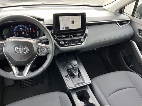 Used 2026 Toyota Corolla Cross LE FWD image 11