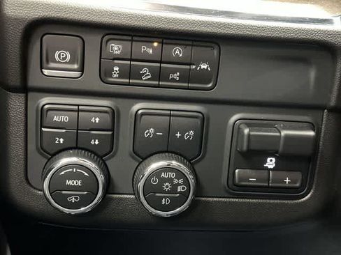Used 2025 Chevrolet Suburban High Country AWD/4WD image 19