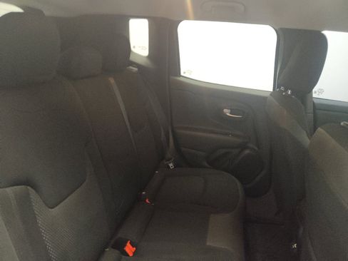 Used 2020 Jeep Renegade Altitude FWD image 19