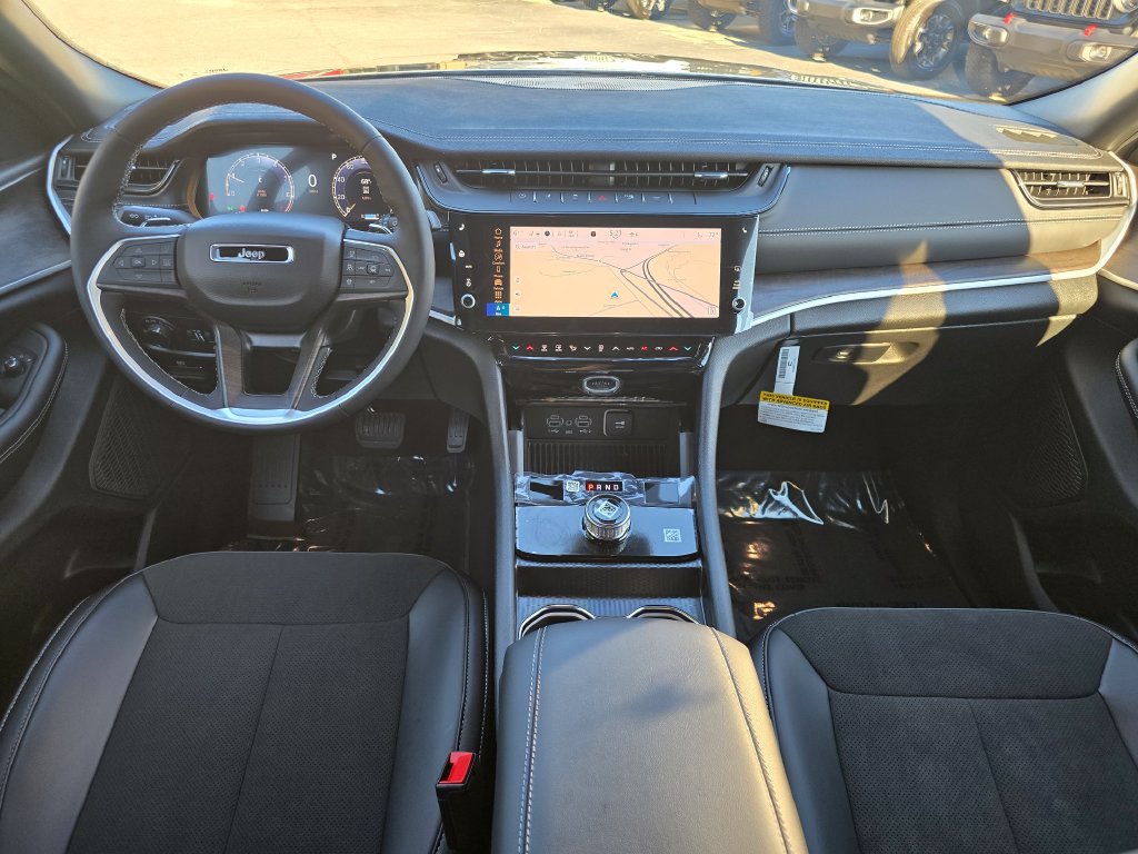 New 2027 Jeep Grand Cherokee Altitude RWD image 6
