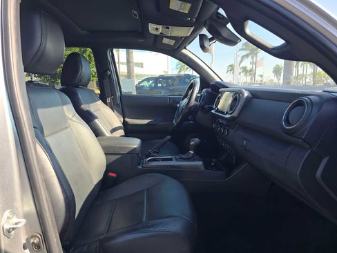 Used 2022 Toyota Tacoma TRD Sport w/ TRD Premium Sport Package RWD image 10