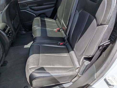 Used 2023 Jeep Grand Cherokee Limited w/ Luxury Tech Group II AWD/4WD image 26