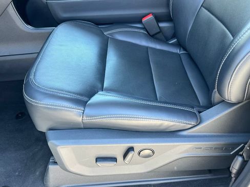 Used 2025 Ford Expedition Platinum AWD/4WD image 29