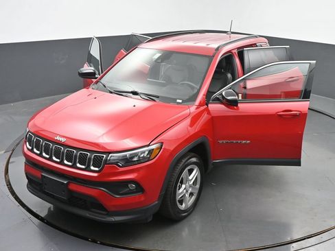 Used 2024 Jeep Compass Latitude AWD/4WD image 61