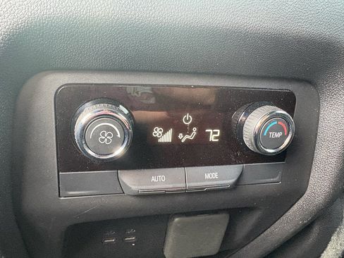 Used 2025 Chevrolet Traverse LT w/ Driver Confidence Package FWD image 30