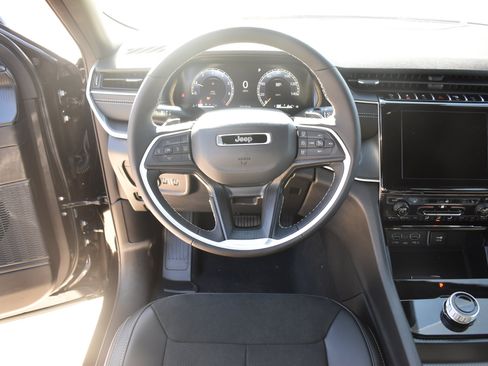 New 2025 Jeep Grand Cherokee L Altitude image 17