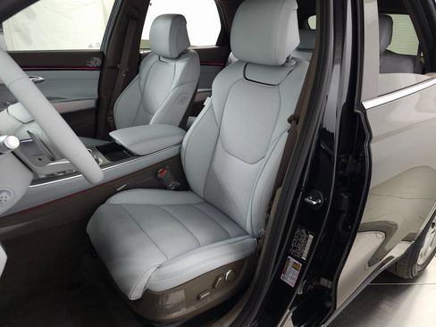 Used 2026 Genesis GV70 2.5T Advanced image 13