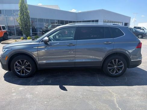 Used 2024 Volkswagen Tiguan SE AWD/4WD image 31