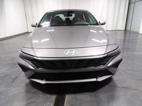 Used 2024 Hyundai Elantra SEL FWD image 3