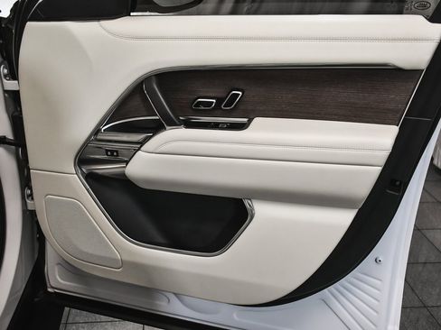 Used 2023 Land Rover Range Rover SE image 18